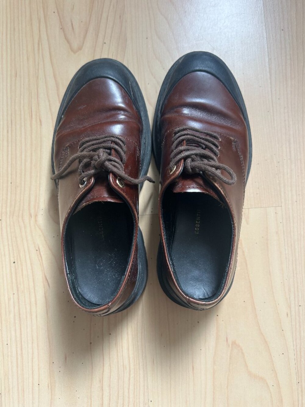 Want Les Essentials Maroon Leather Loafers